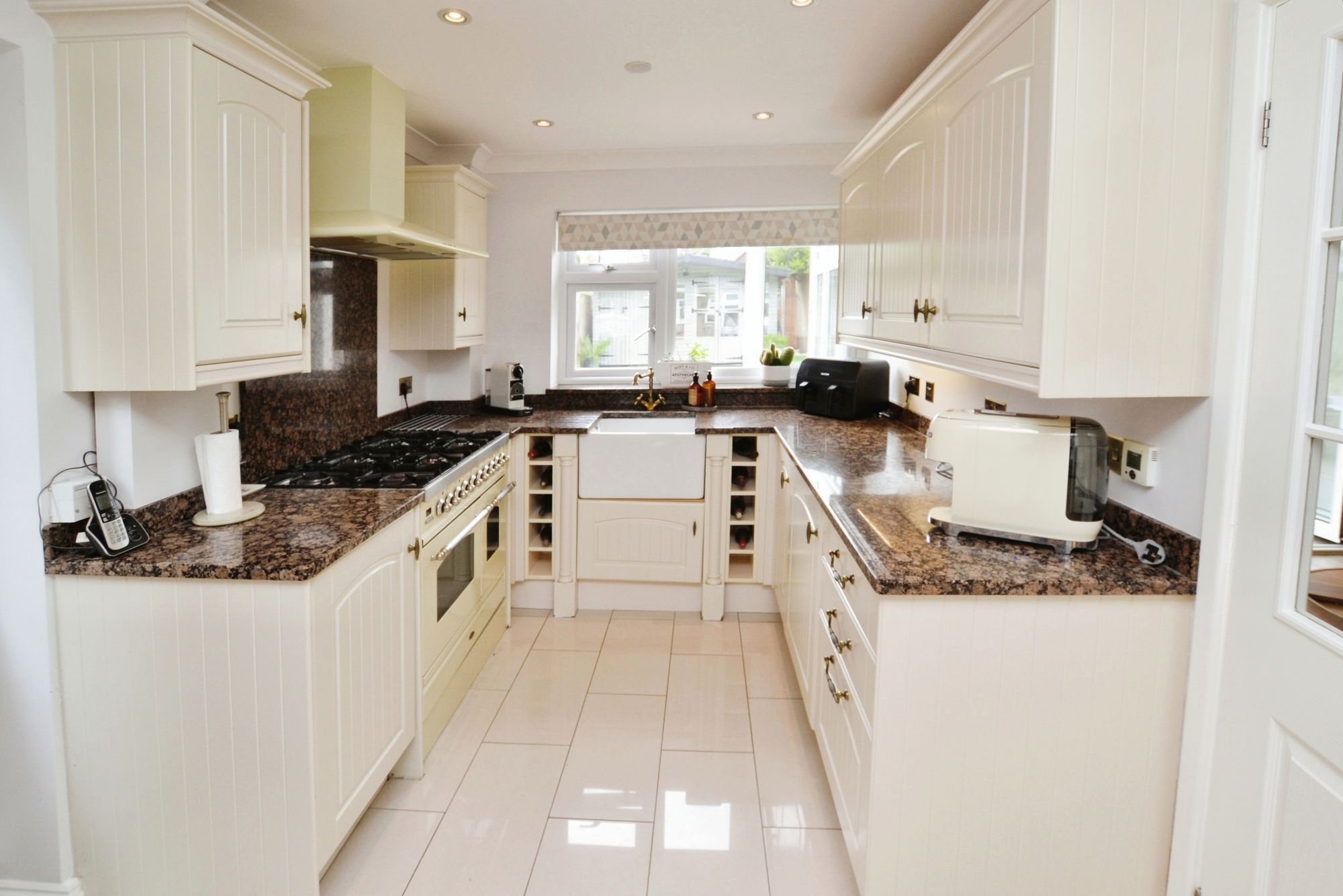 3 bed house for sale in Fen Close, Upminster  - Property Image 4