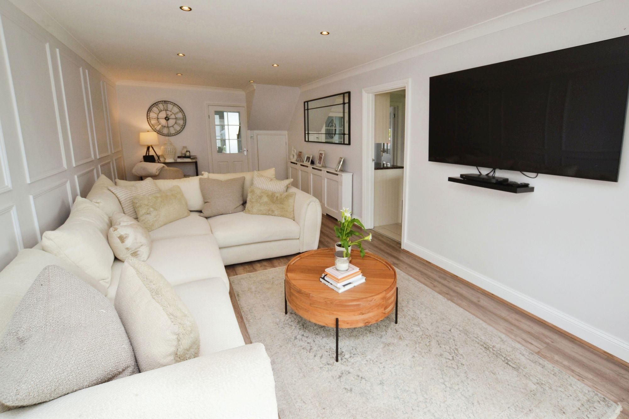 3 bed house for sale in Fen Close, Upminster  - Property Image 7