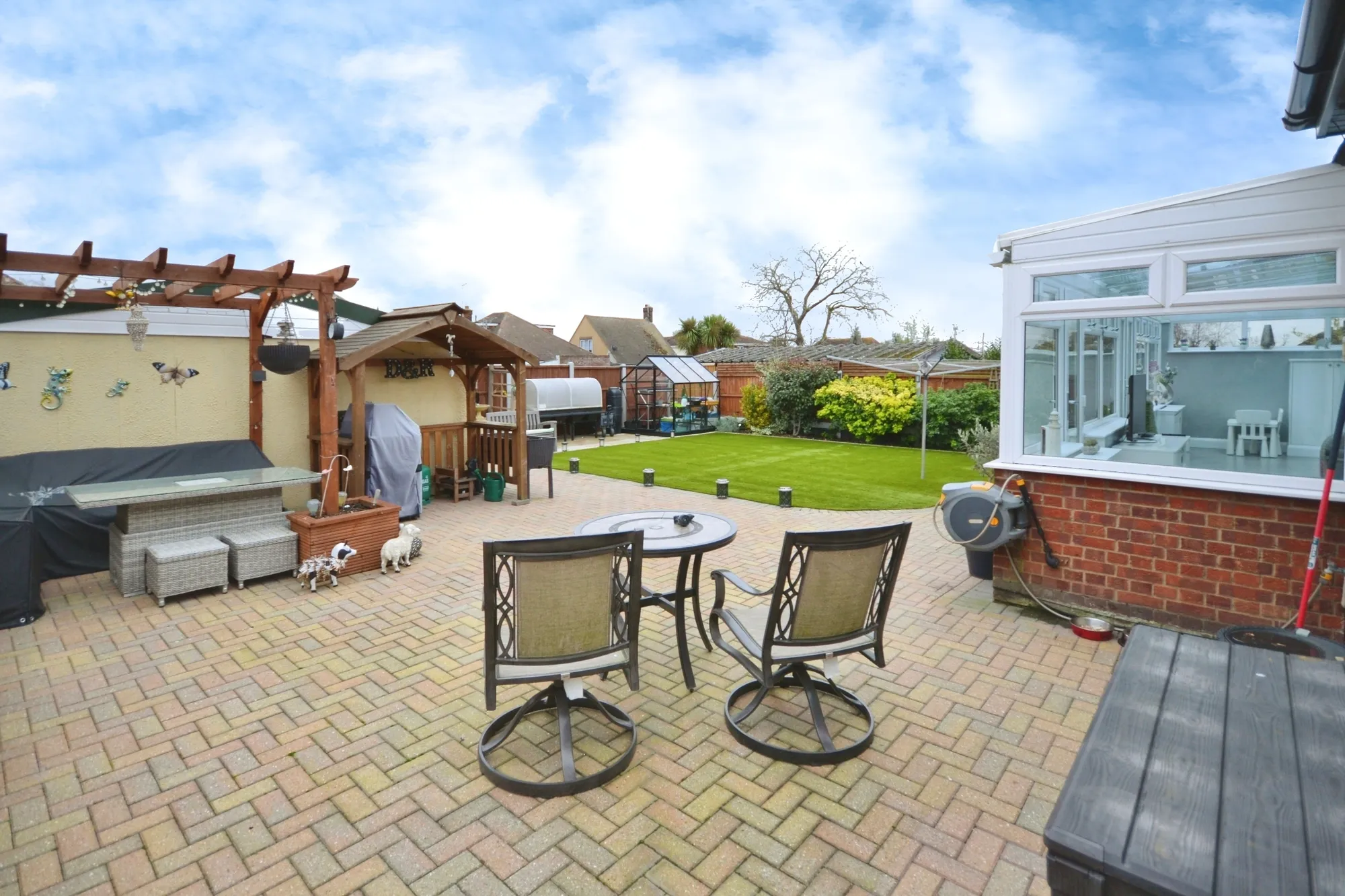 3 bed detached bungalow for sale in Lampits Hill, Stanford-Le-Hope  - Property Image 24