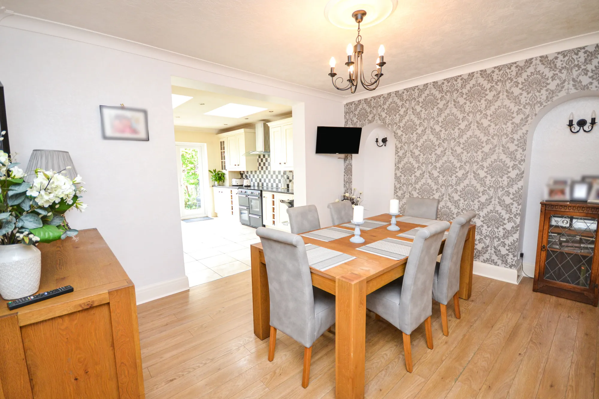 3 bed semi-detached house for sale in Wood View, Grays  - Property Image 4