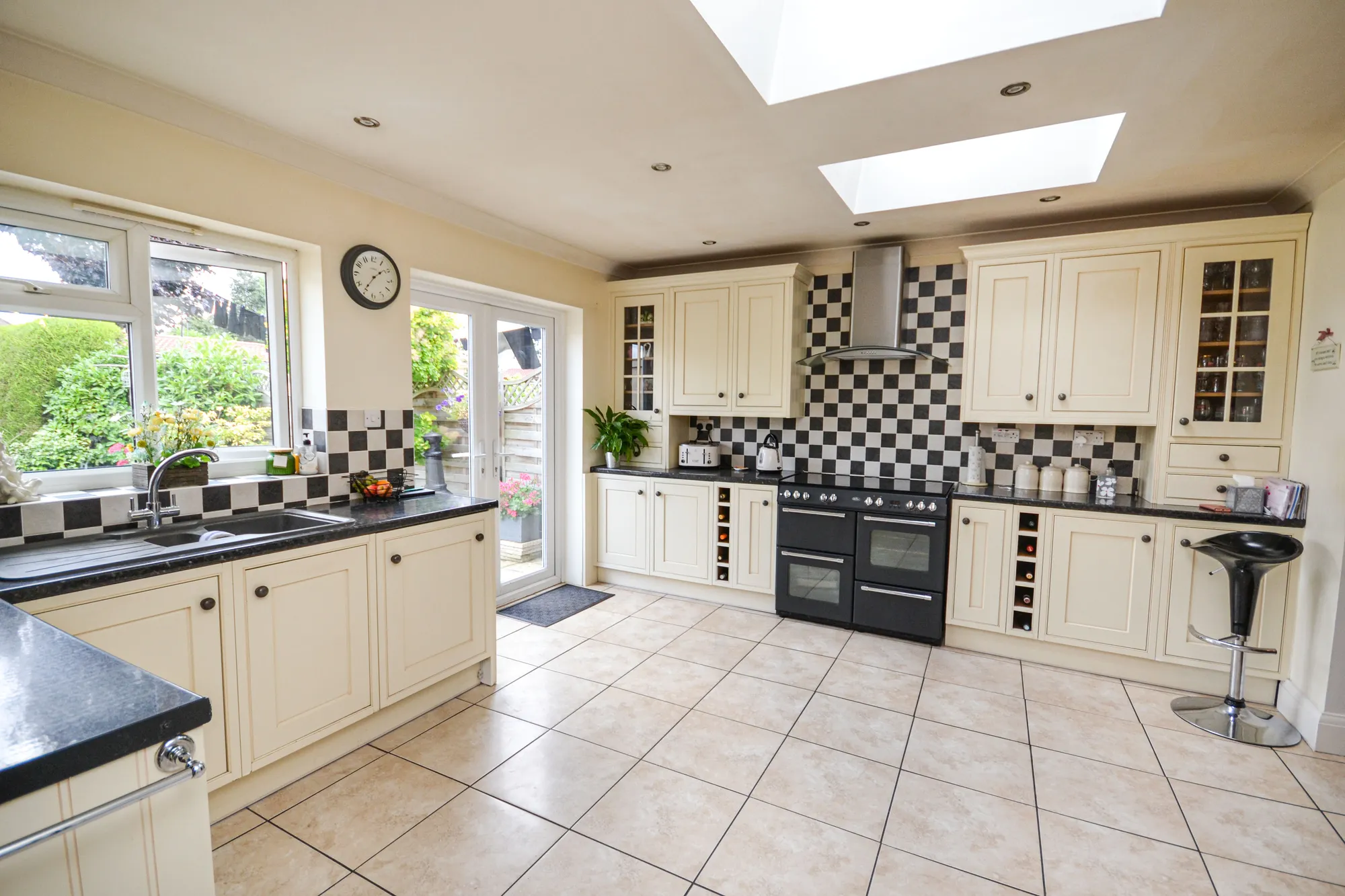 3 bed semi-detached house for sale in Wood View, Grays  - Property Image 6