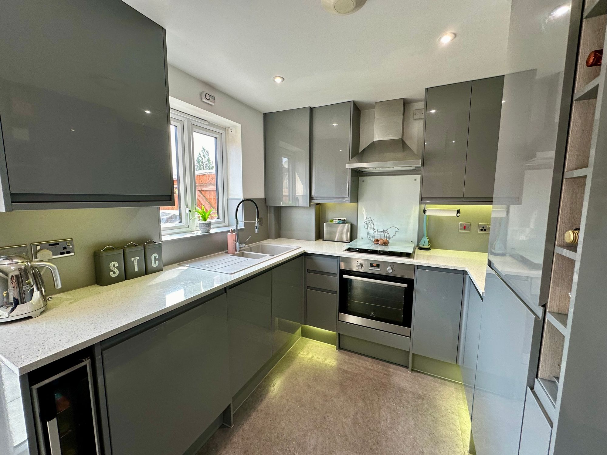 2 bed house for sale in Sanderling Close, Tilbury  - Property Image 5