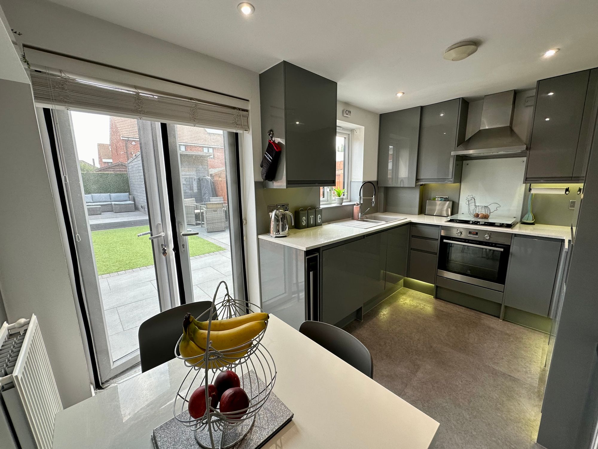 2 bed house for sale in Sanderling Close, Tilbury  - Property Image 3