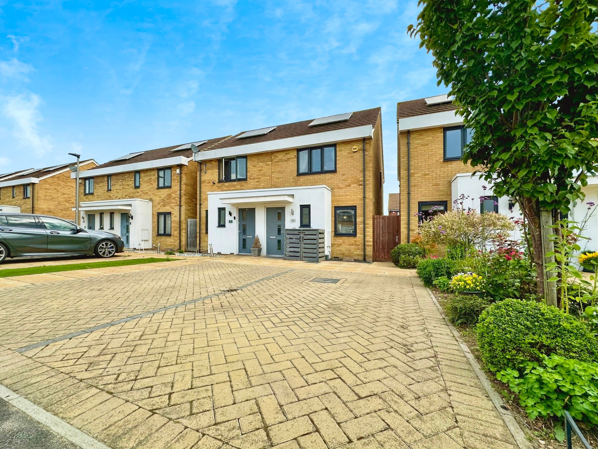 2 bed house for sale in Sanderling Close, Tilbury  - Property Image 1