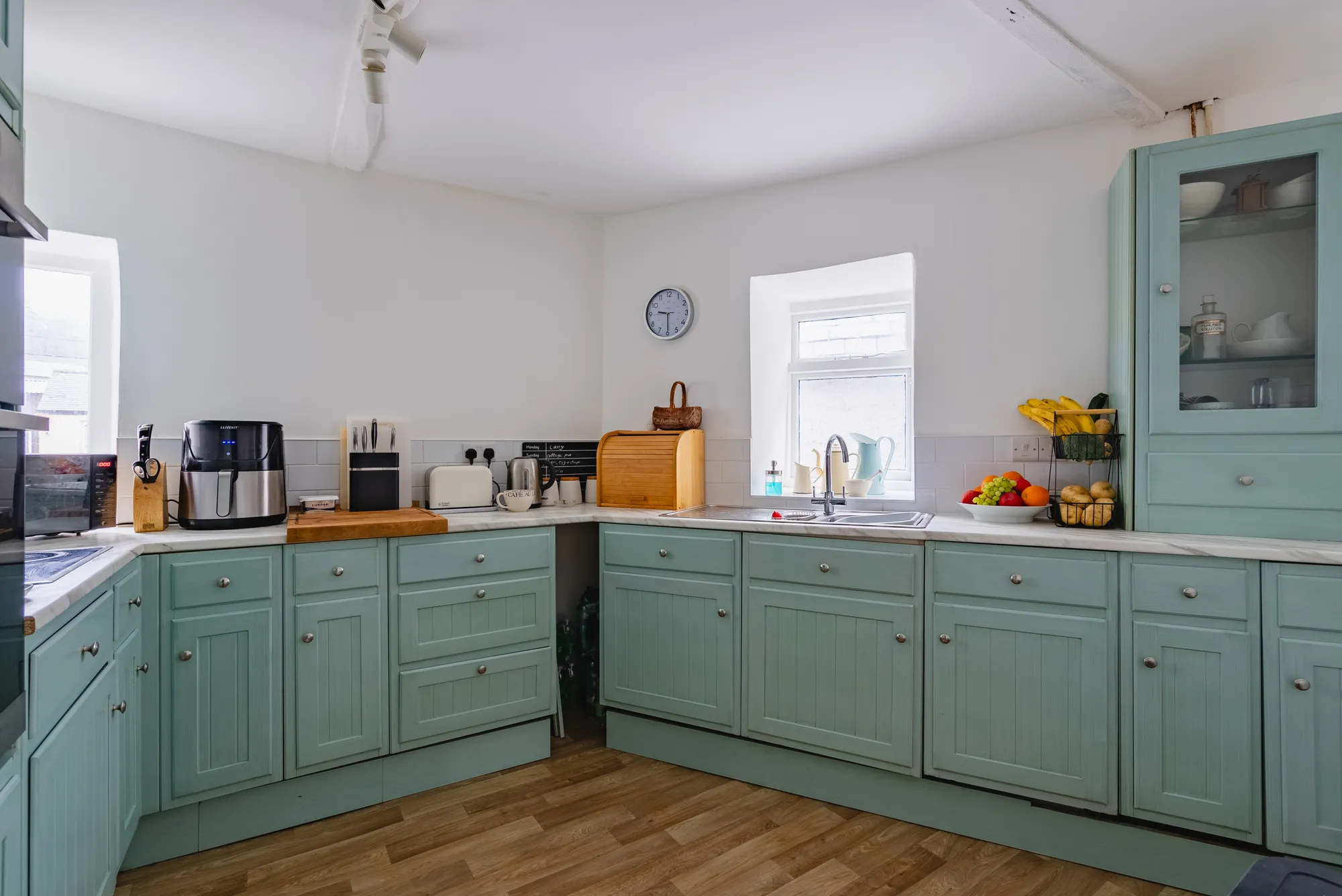 3 bed terraced house for sale in High Street, Crediton  - Property Image 2