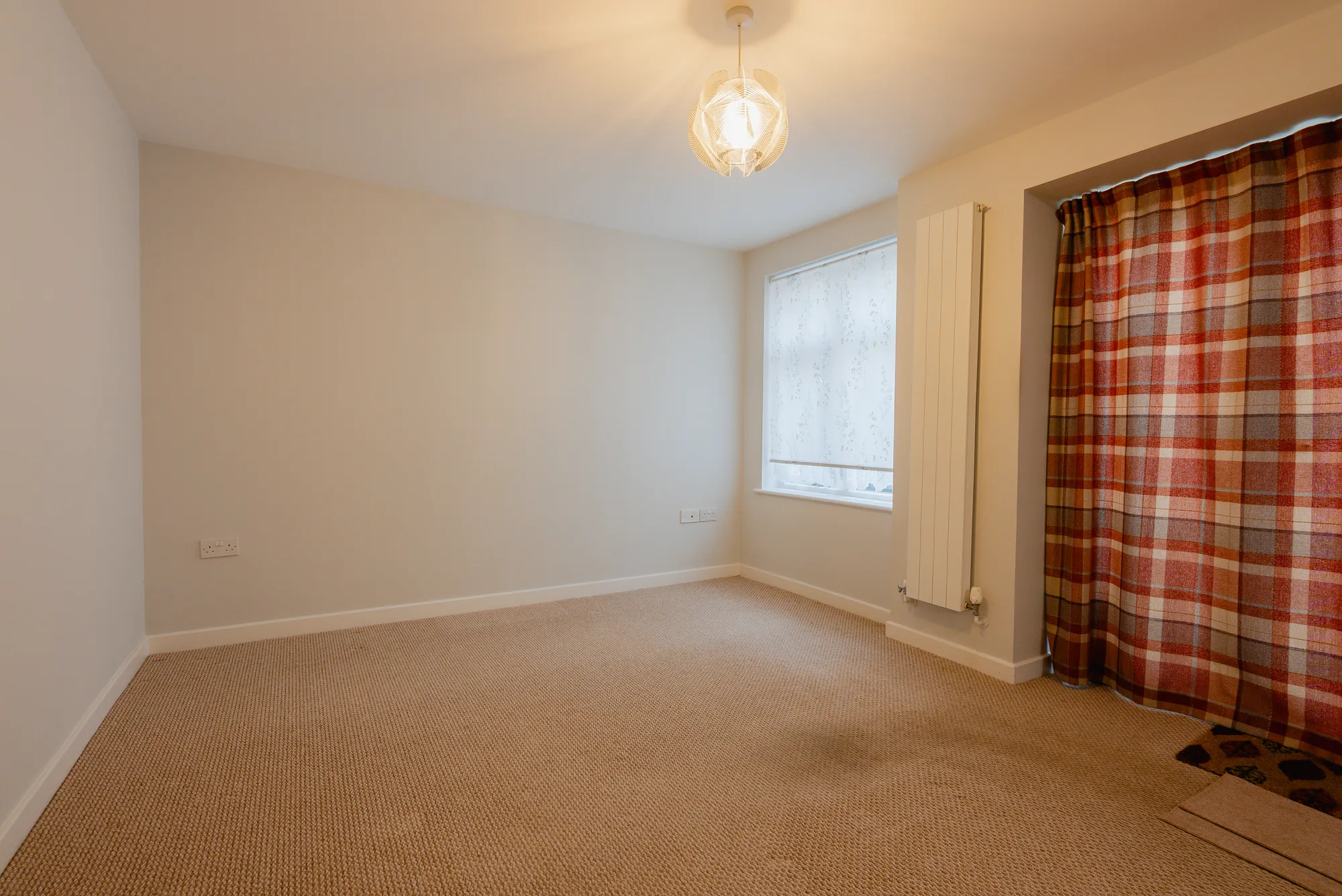 2 bed ground floor flat for sale in High Street, Crediton  - Property Image 3