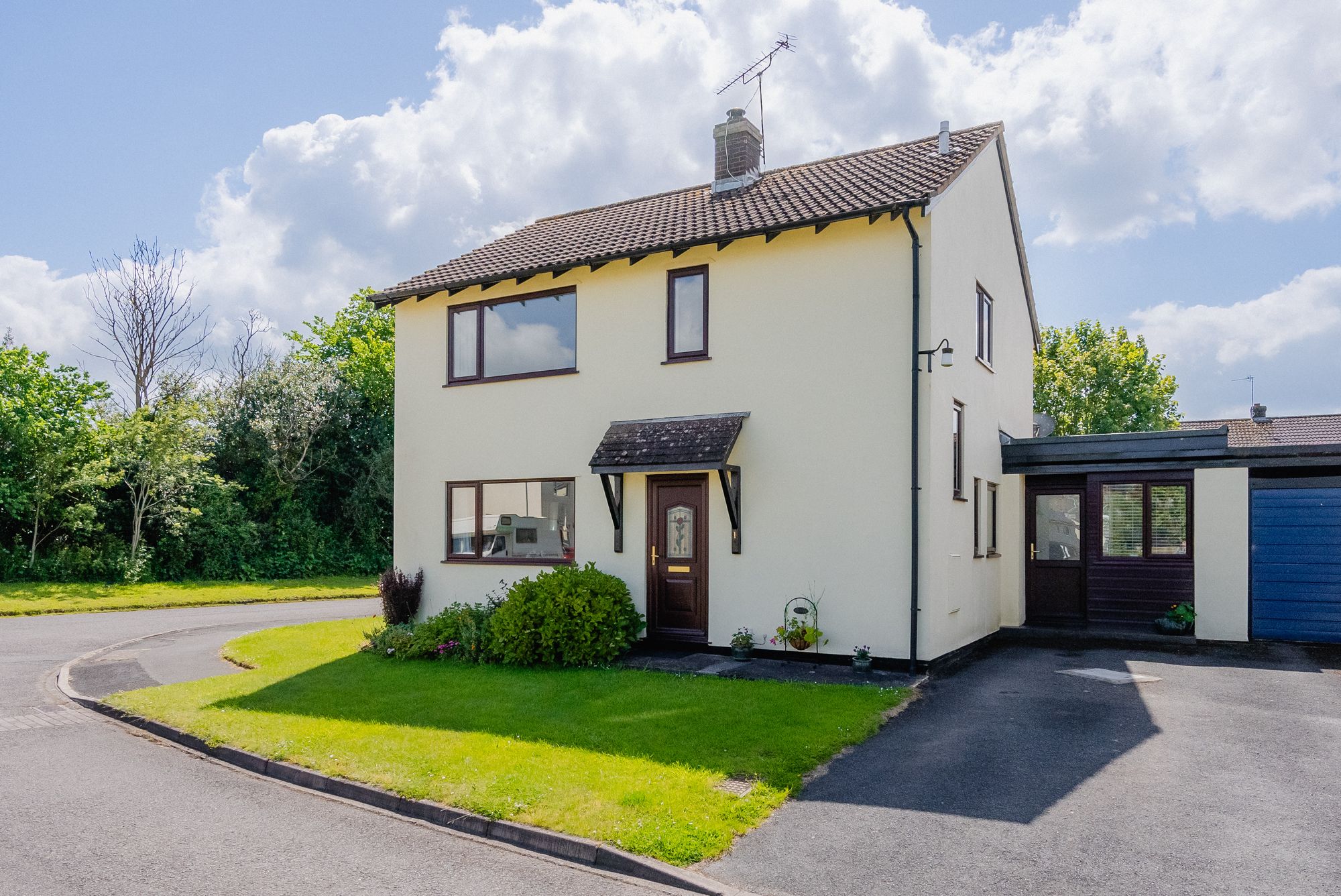 3 bed detached house for sale in Nymet Avenue, Crediton  - Property Image 1