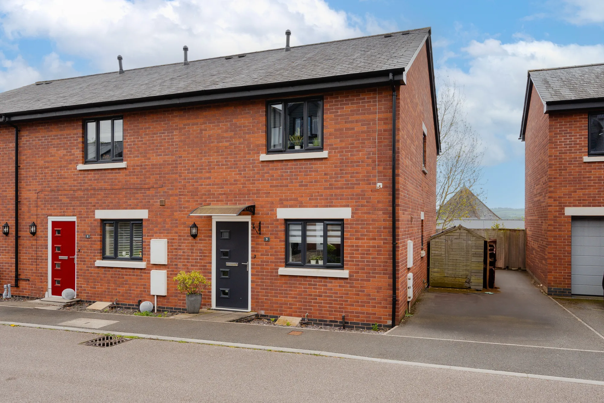 3 bed terraced house for sale in Orchard Close, Crediton  - Property Image 1