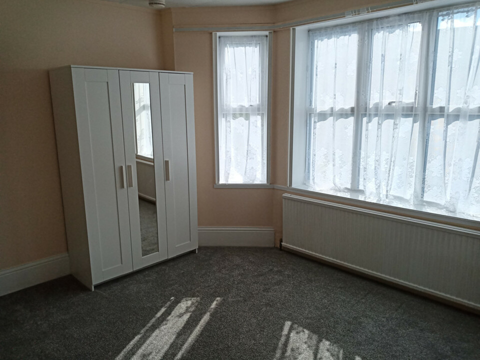1 bed studio flat to rent in Morgan Avenue, Torquay  - Property Image 3