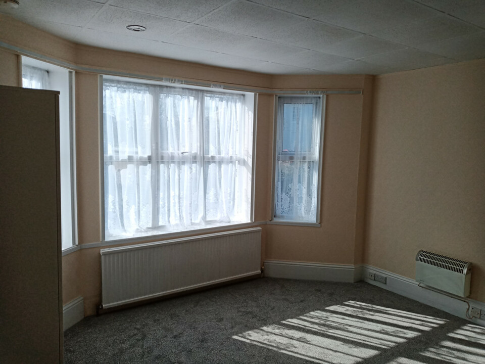 1 bed studio flat to rent in Morgan Avenue, Torquay  - Property Image 4