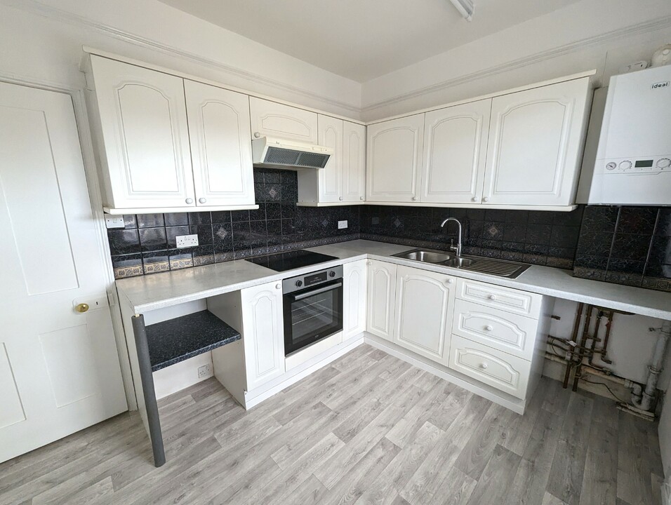 2 bed apartment to rent in Decoy Road, Newton Abbot  - Property Image 5
