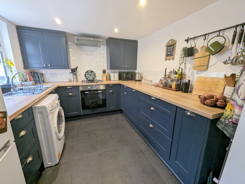 2 bed terraced house to rent in Prospect Terrace, Newton Abbot  - Property Image 2
