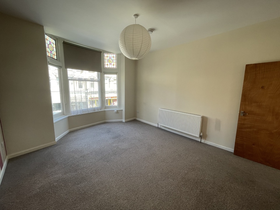 2 bed apartment to rent in Palace Avenue, Paignton  - Property Image 4