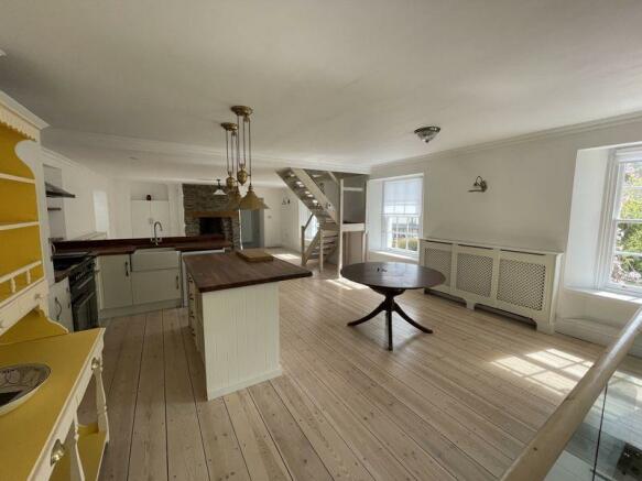 4 bed maisonette to rent in Old Road, Totnes  - Property Image 2