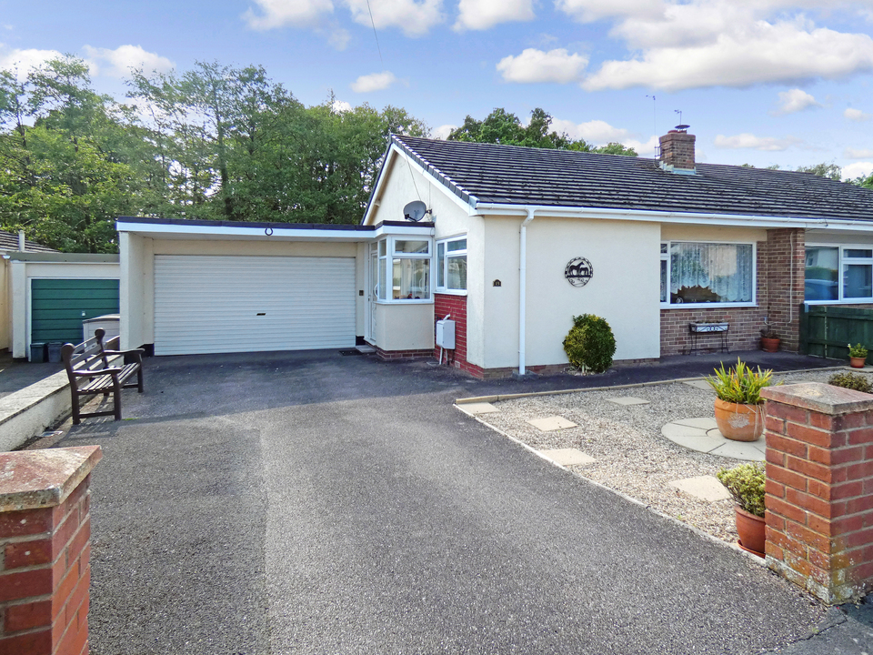 2 bed semi-detached bungalow for sale in Kingsteignton, Newton Abbot  - Property Image 1