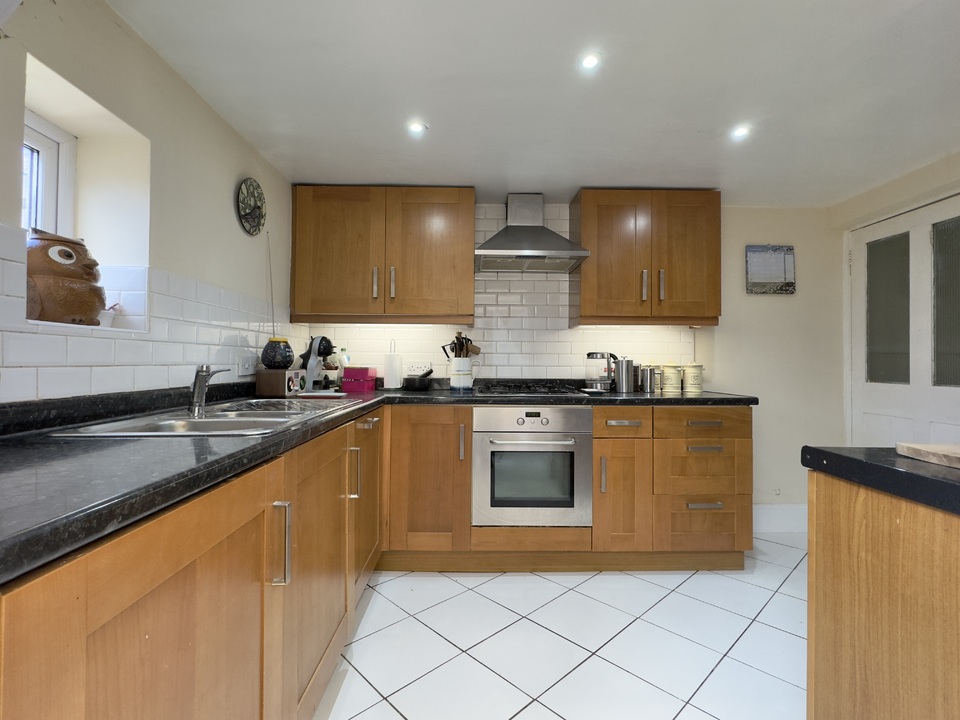 2 bed terraced house for sale in Fairfield Terrace, Newton Abbot  - Property Image 3