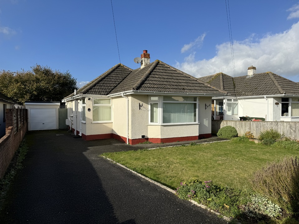 2 bed bungalow for sale in Templers Way, Kingsteignton  - Property Image 1