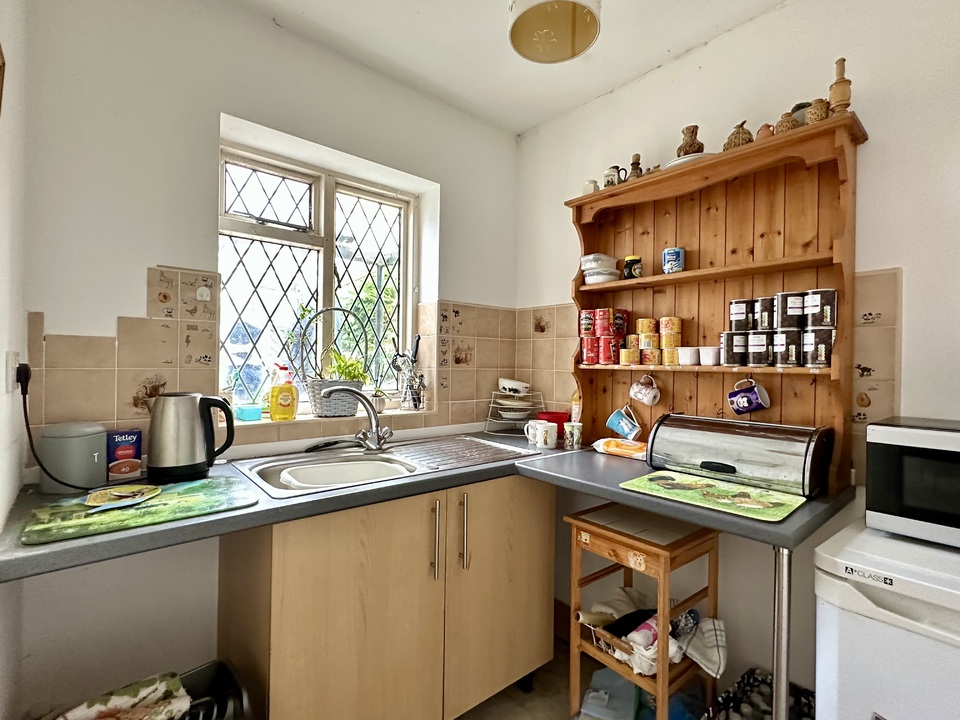 2 bed cottage for sale in Bovey Tracey, Bovey Tracey  - Property Image 2