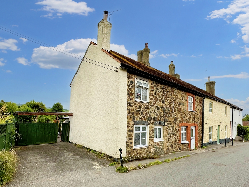 2 bed cottage for sale in Bovey Tracey, Bovey Tracey  - Property Image 1