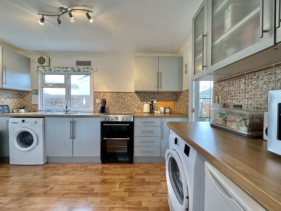 2 bed park home for sale in Totnes Road, Abbotskerswell  - Property Image 5