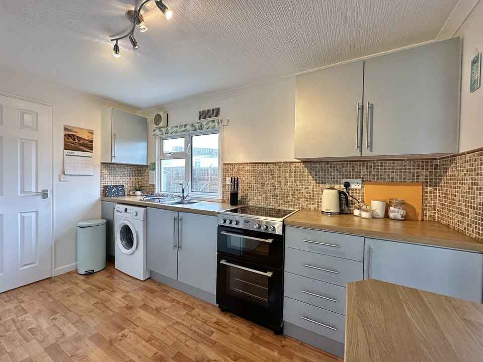 2 bed park home for sale in Totnes Road, Abbotskerswell  - Property Image 3