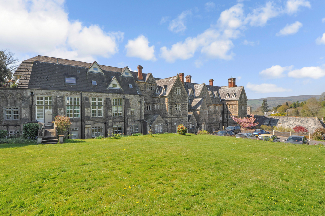 2 bed apartment for sale in Devon House Drive, Bovey Tracey  - Property Image 1