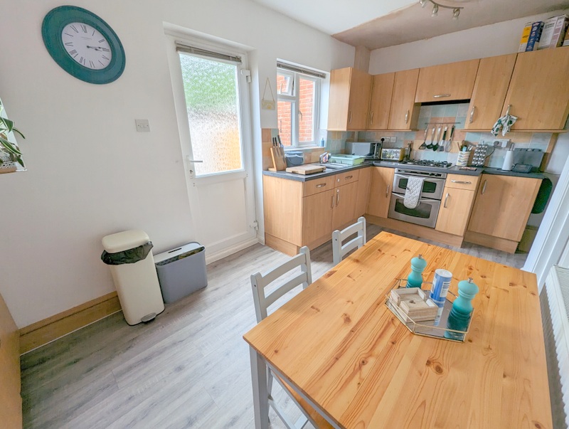 2 bed terraced house to rent in Bovey Tracey, Newton Abbot  - Property Image 3