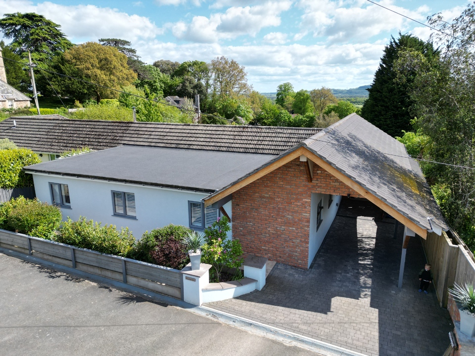 4 bed bungalow for sale in Devon House Drive, Bovey Tracey  - Property Image 1