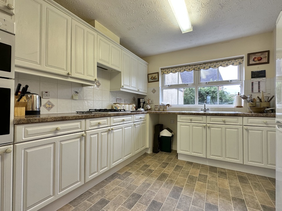 4 bed detached house for sale in Bovey Tracey, Bovey Tracey  - Property Image 3
