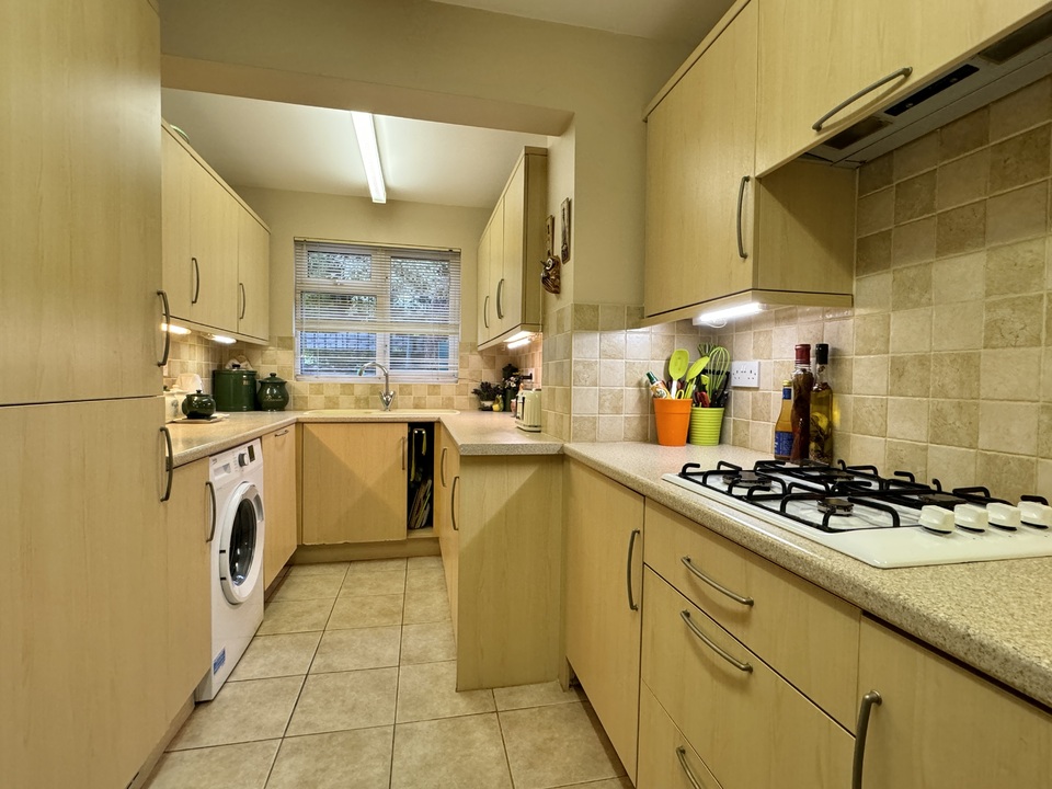 2 bed bungalow for sale in Emblett Drive, Newton Abbot  - Property Image 5