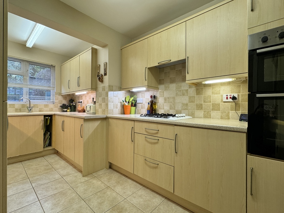 2 bed bungalow for sale in Emblett Drive, Newton Abbot  - Property Image 4