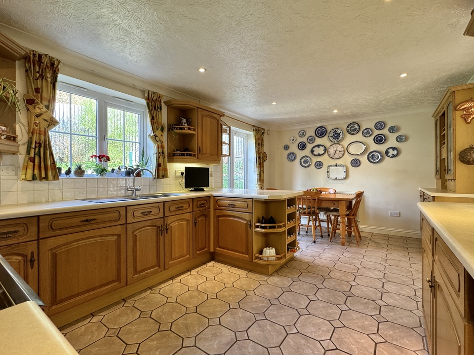 5 bed detached house for sale in Kingsteignton, Newton Abbot  - Property Image 5
