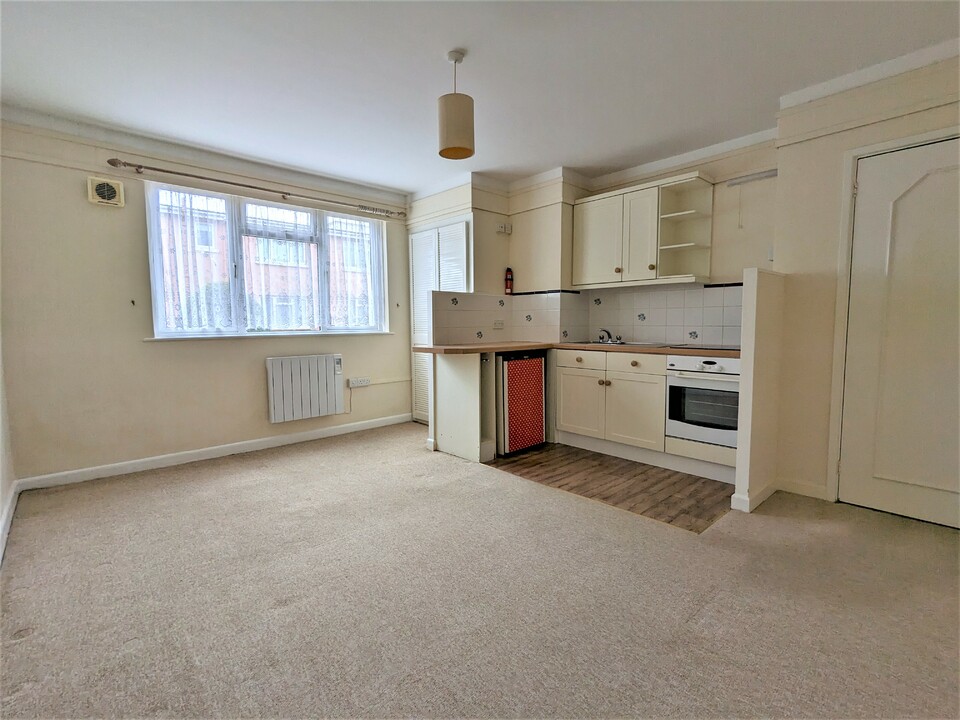 1 bed apartment to rent in Esplanade Road, Paignton  - Property Image 3