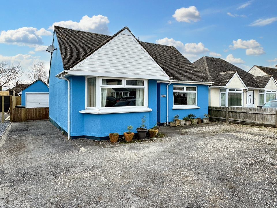 3 bed detached bungalow for sale in Kingsteignton, Newton Abbot  - Property Image 1