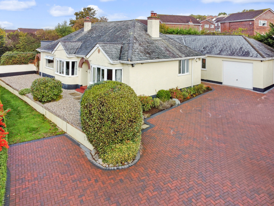 4 bed detached bungalow for sale in Kingsteignton, Newton Abbot  - Property Image 1