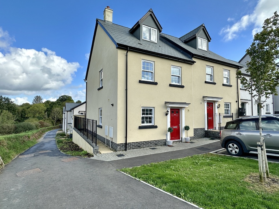 4 bed end of terrace house for sale in Weavers Road, Chudleigh  - Property Image 1