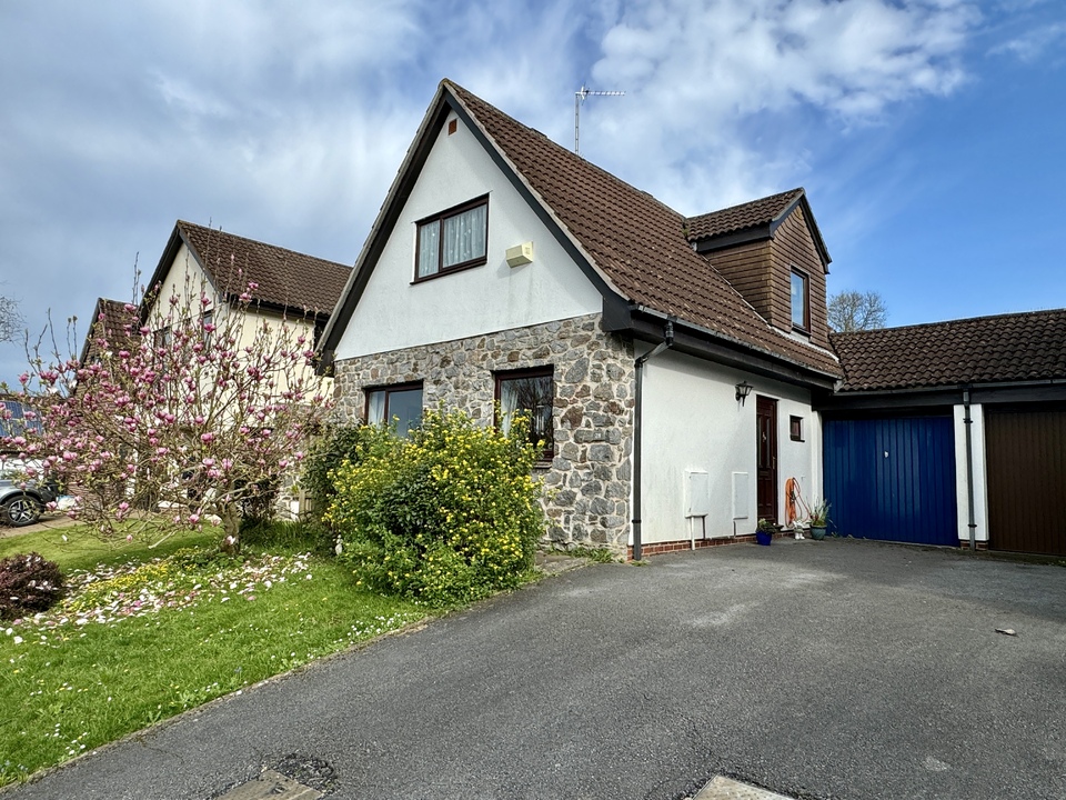 3 bed link detached house for sale in Westwood Road, Ogwell  - Property Image 1