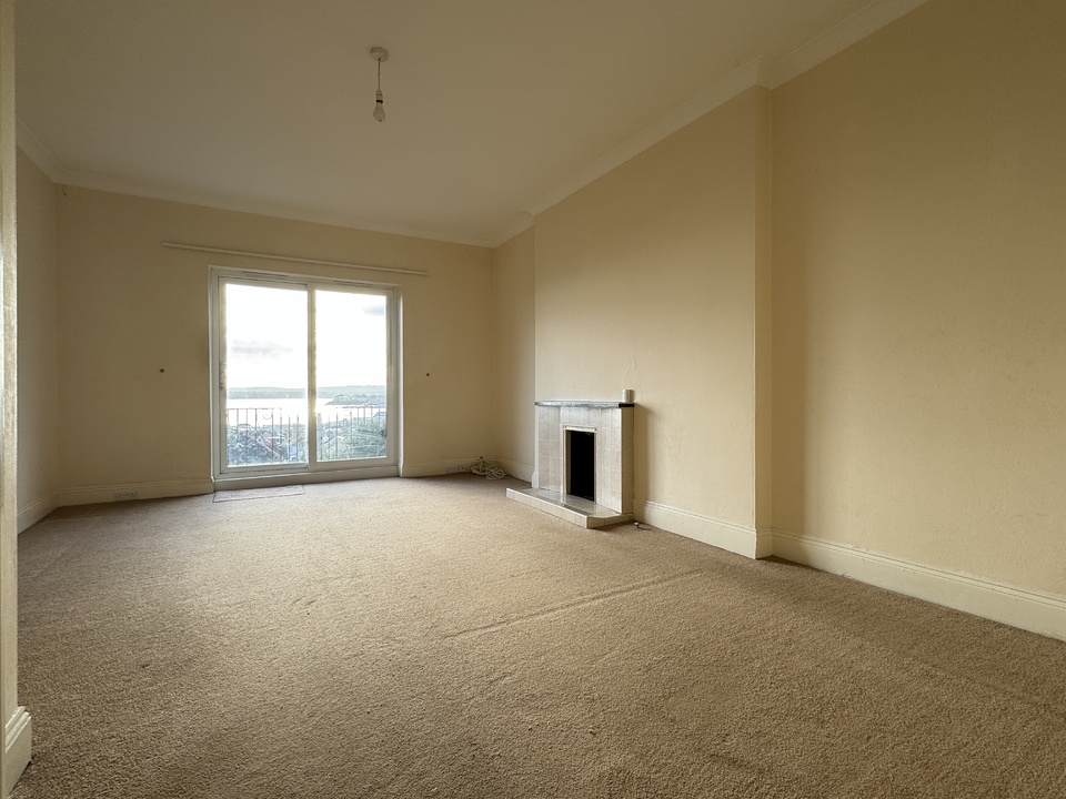 2 bed apartment for sale in Great Headland Road, Paignton  - Property Image 3