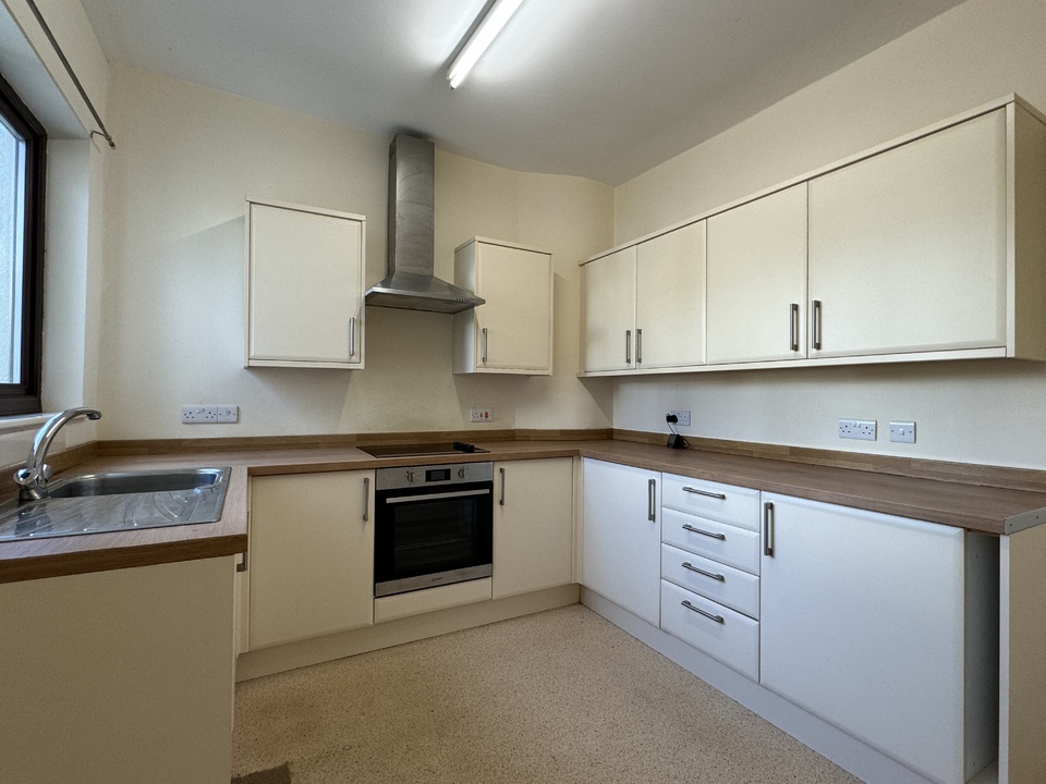 2 bed apartment for sale in Great Headland Road, Paignton  - Property Image 2