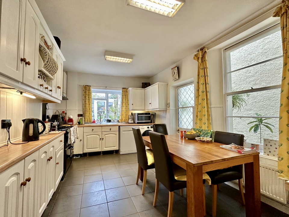 4 bed semi-detached house for sale in Sunbury Hill, Torquay  - Property Image 5