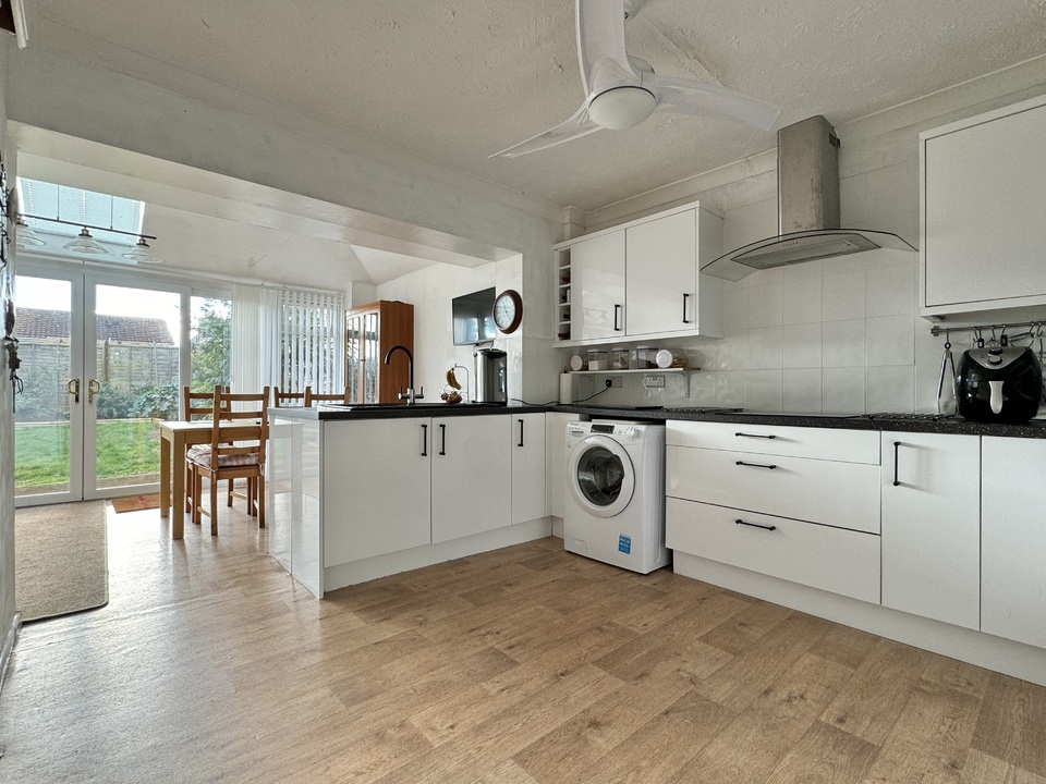 2 bed bungalow for sale in Davies Avenue, Paignton  - Property Image 11
