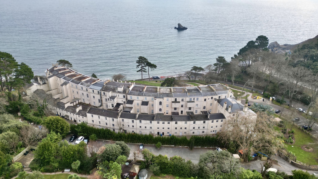 1 bed apartment for sale in Hesketh Crescent, Torquay  - Property Image 1