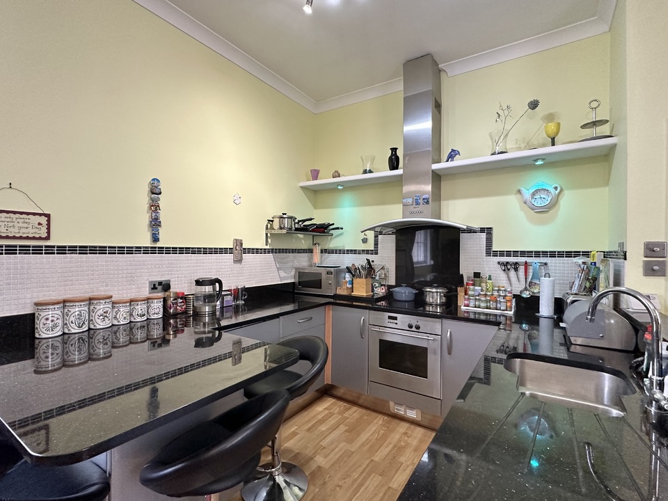 1 bed apartment for sale in Hesketh Crescent, Torquay  - Property Image 3