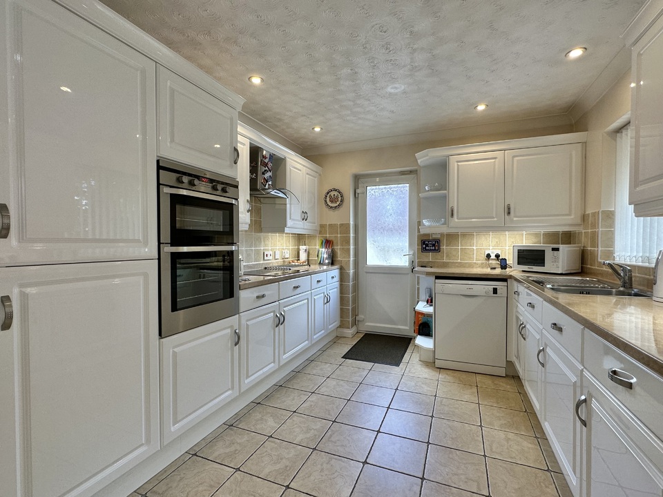 3 bed detached bungalow for sale in Stantaway Hill, Torquay  - Property Image 13