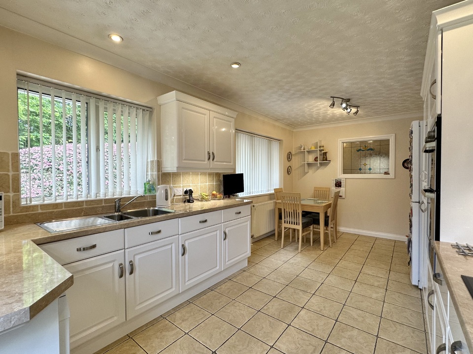 3 bed detached bungalow for sale in Stantaway Hill, Torquay  - Property Image 3