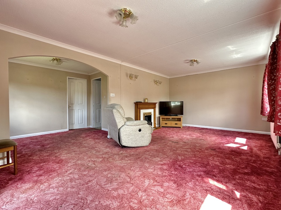 2 bed park home for sale in Edginswell Lane, Torquay  - Property Image 3