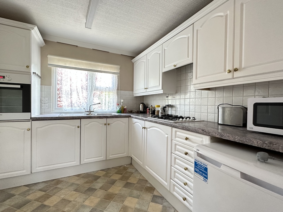 2 bed park home for sale in Edginswell Lane, Torquay  - Property Image 2