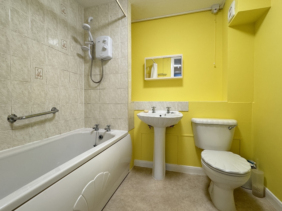 2 bed apartment for sale in Old Torquay Road, Preston  - Property Image 4