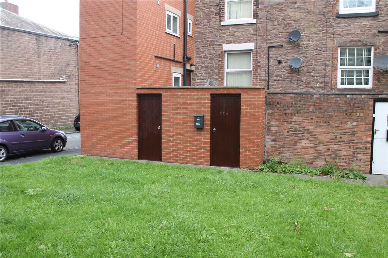 1 bed flat to rent in Park Road  - Property Image 1