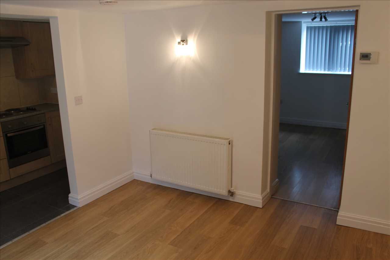 1 bed flat to rent in Park Road  - Property Image 4